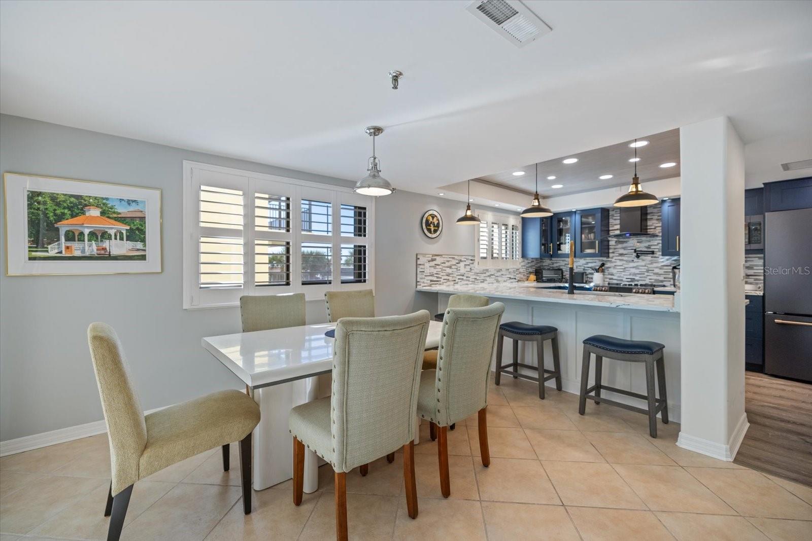 MACARTHUR BEACH - Residential