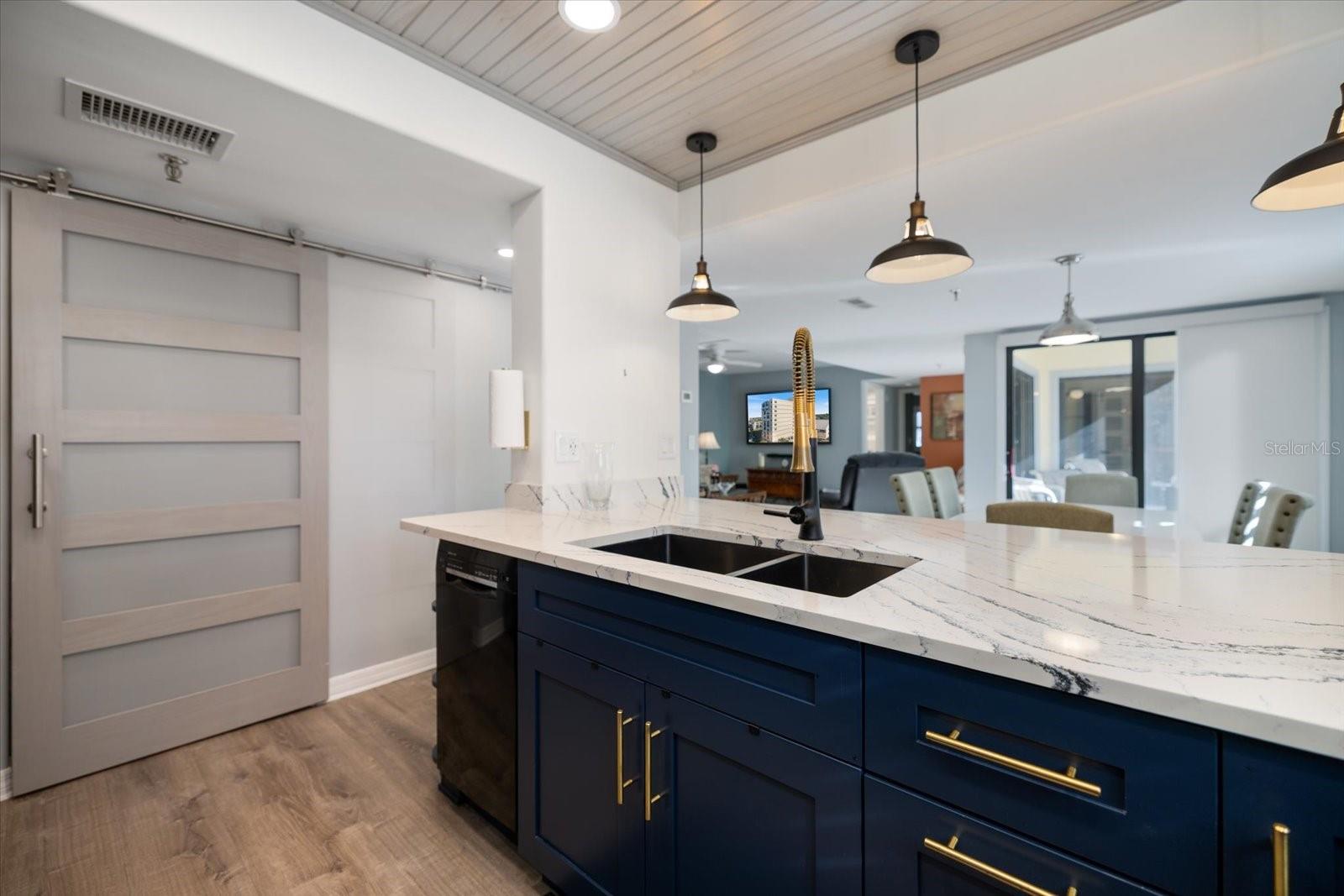 MACARTHUR BEACH - Residential