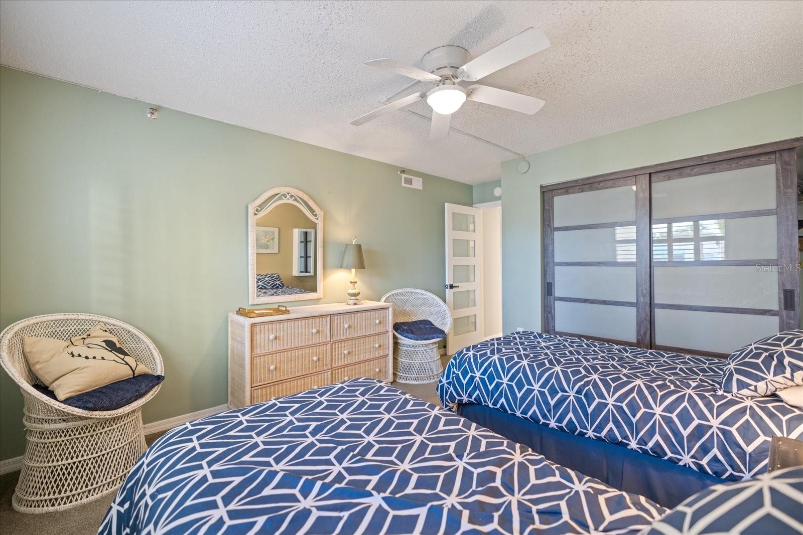 MACARTHUR BEACH - Residential