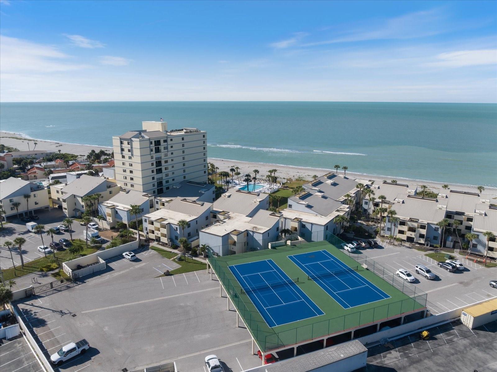 MACARTHUR BEACH - Residential