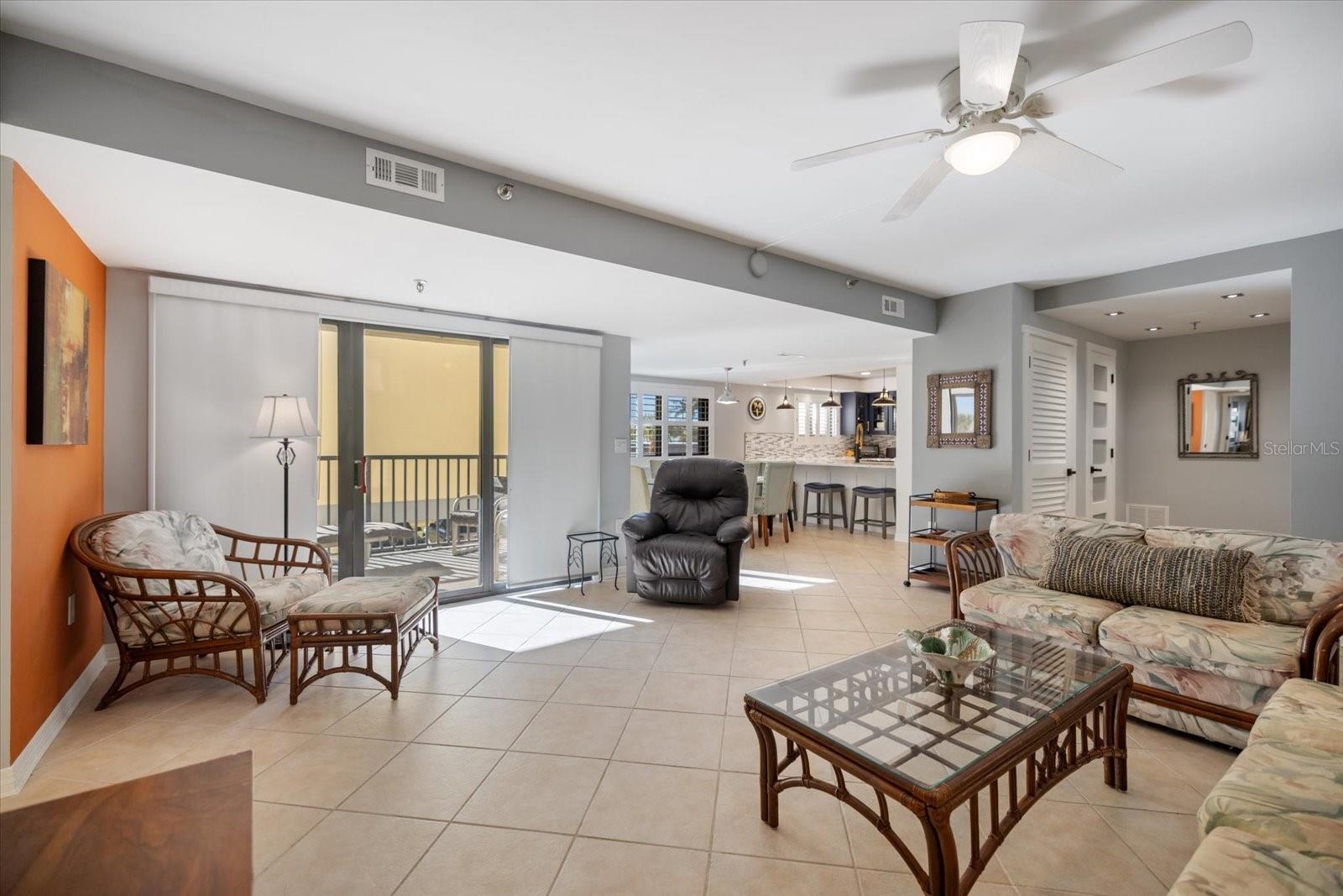 MACARTHUR BEACH - Residential