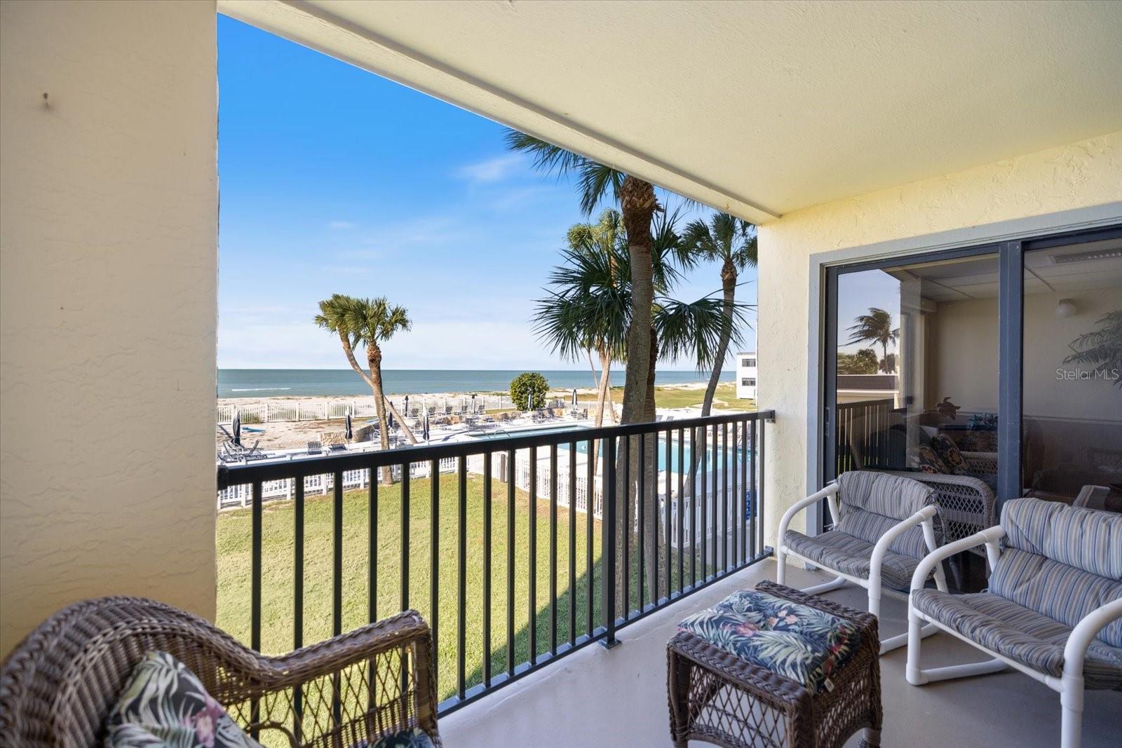 MACARTHUR BEACH - Residential