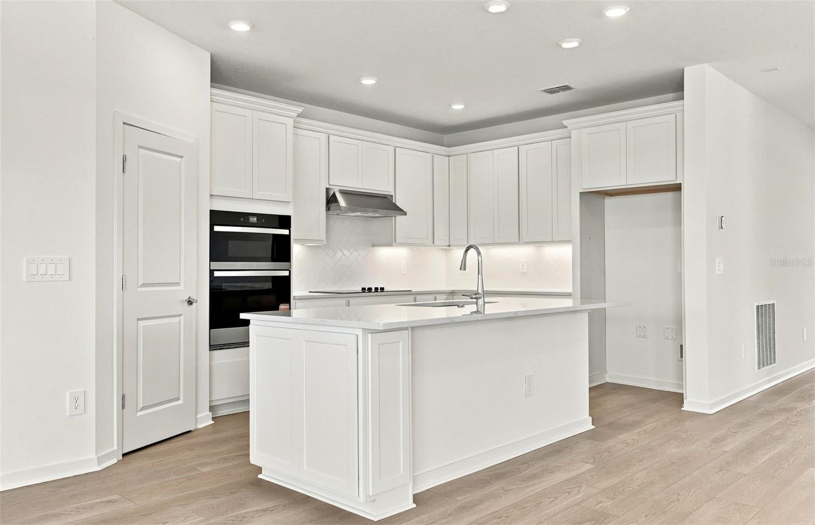 1719 RUBY LANE