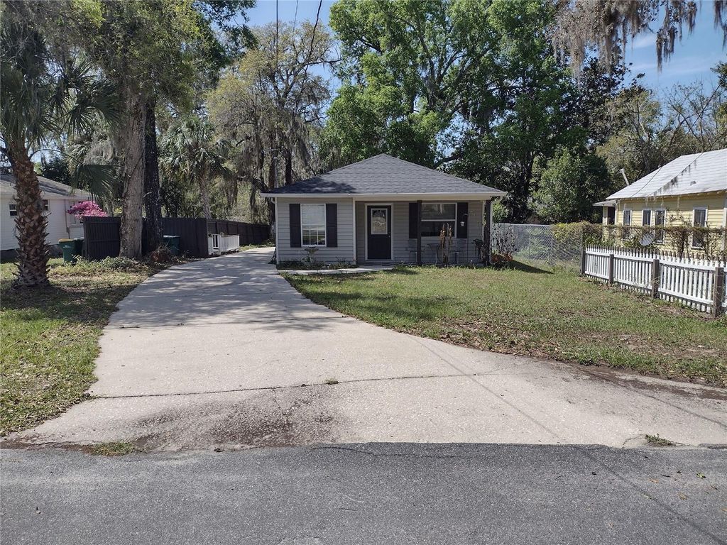 Photo of 1523 Granite State Court, Mount Dora, FL 32757 (MLS # O6395552)