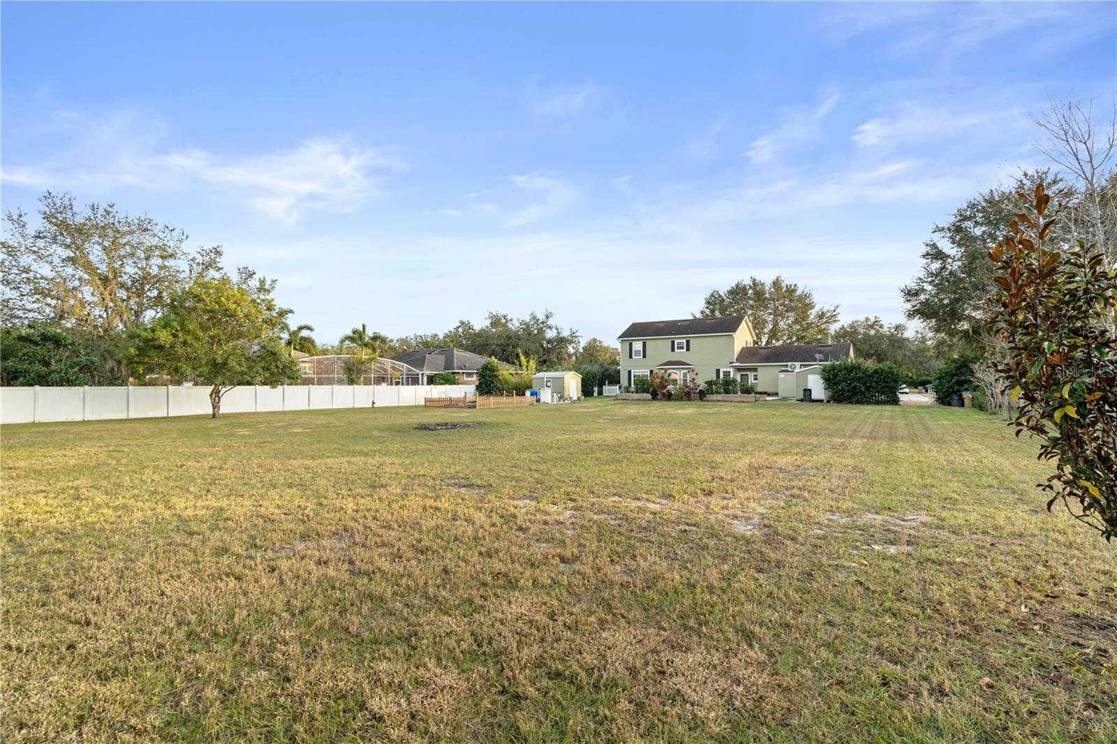 RUNNYMEDE OAKS UNREC - Residential