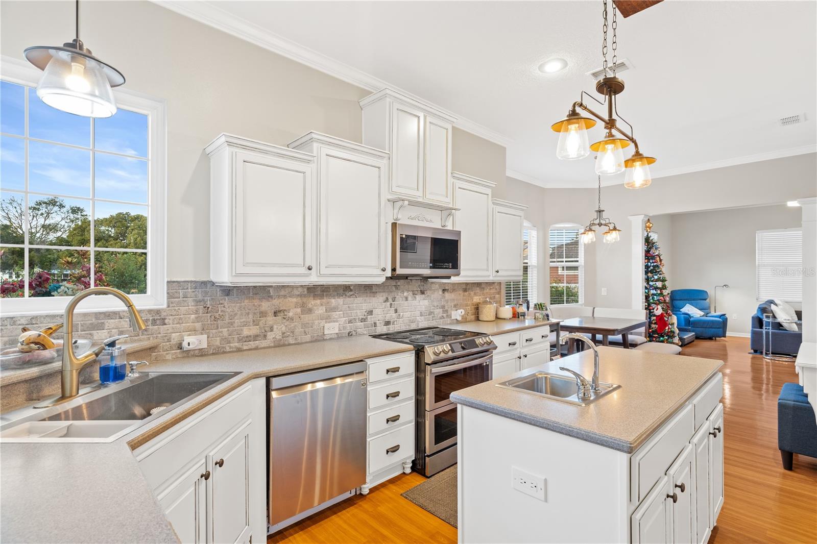 RUNNYMEDE OAKS UNREC - Residential