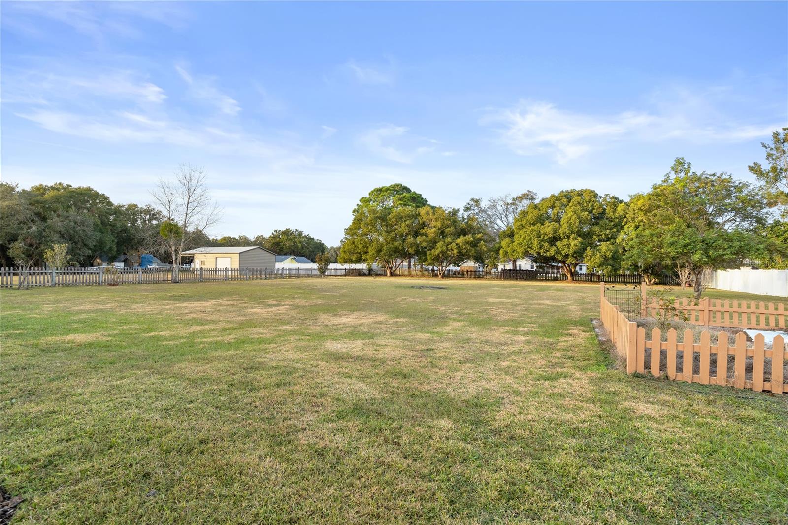 RUNNYMEDE OAKS UNREC - Residential