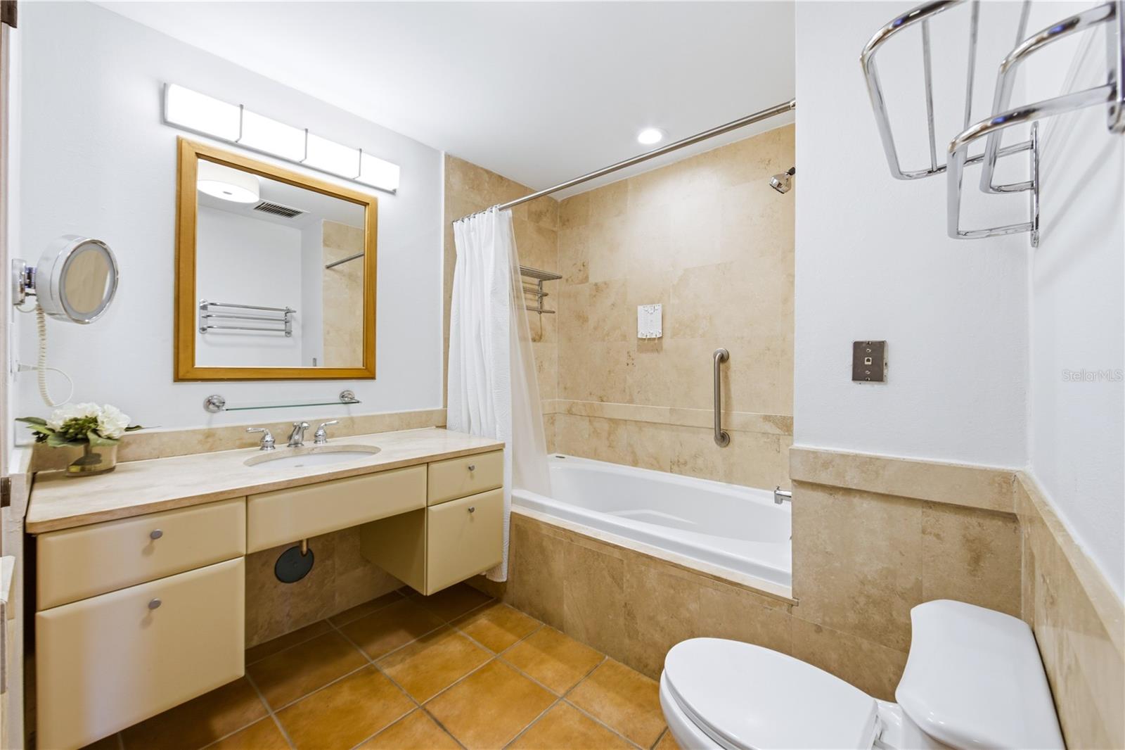 LAS CASITAS VILLAGE - Residential