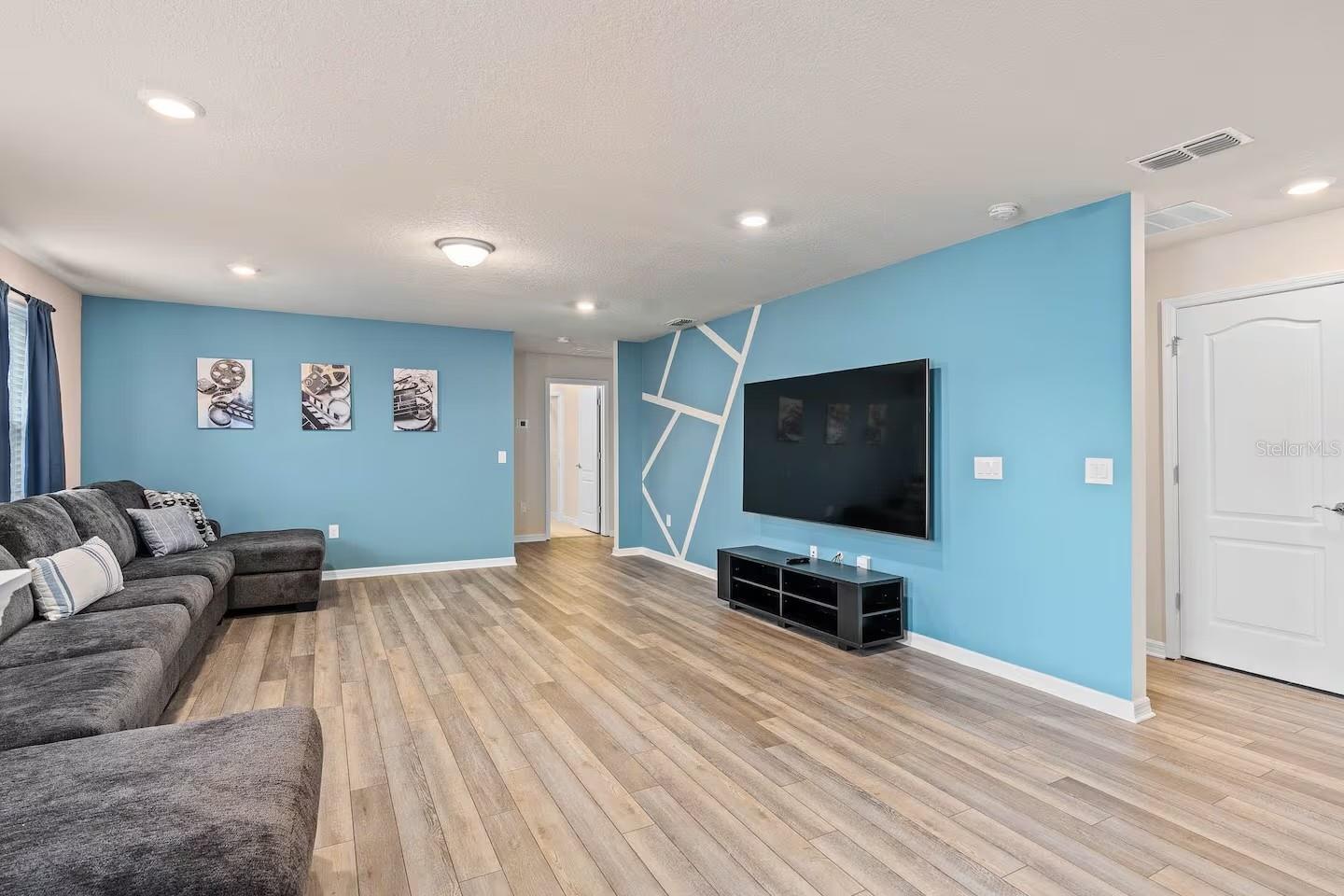 7180 OAKMOSS LOOP