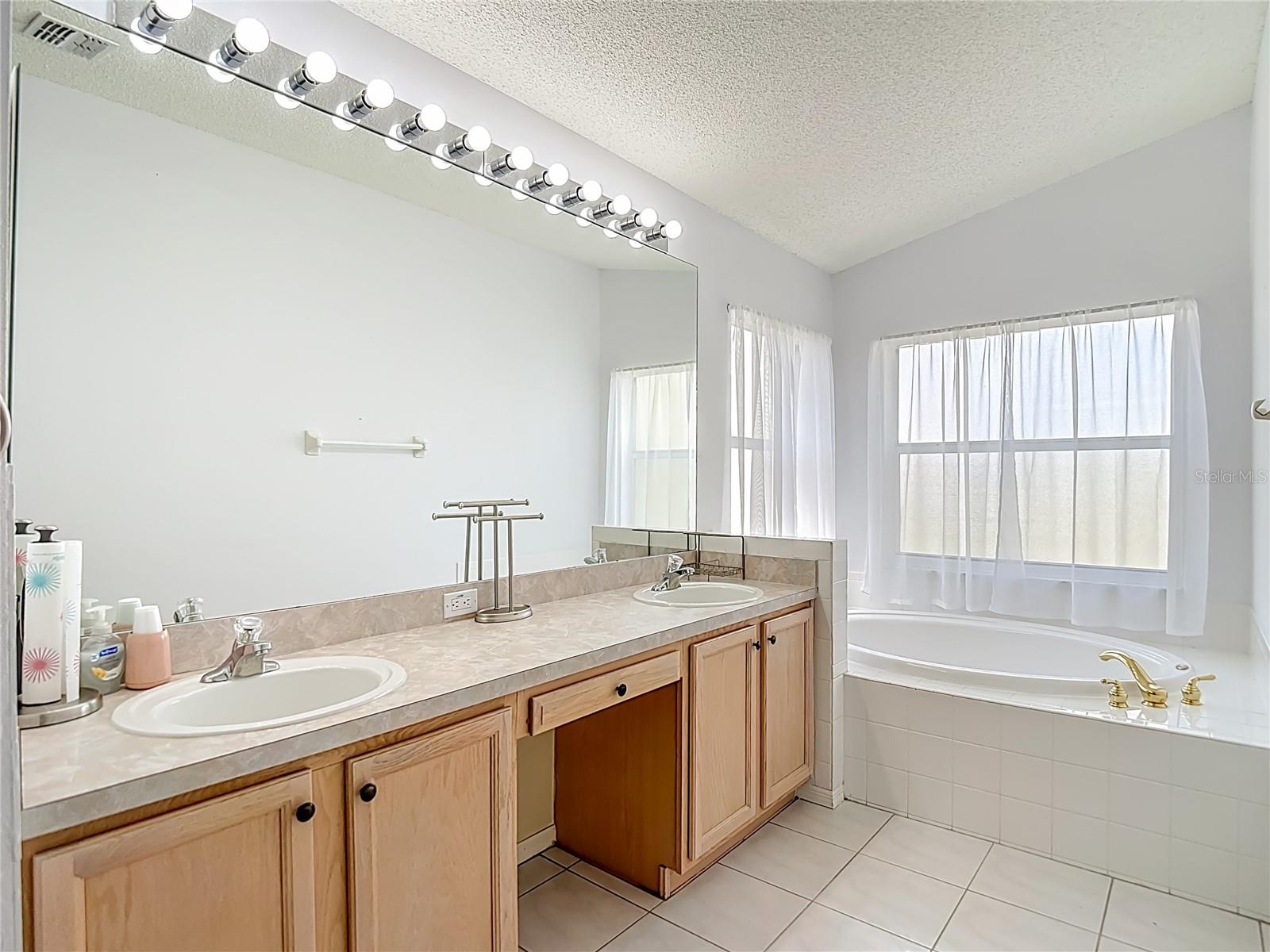 WELLINGTON AT SEVEN HILLS PH 4 - Residential