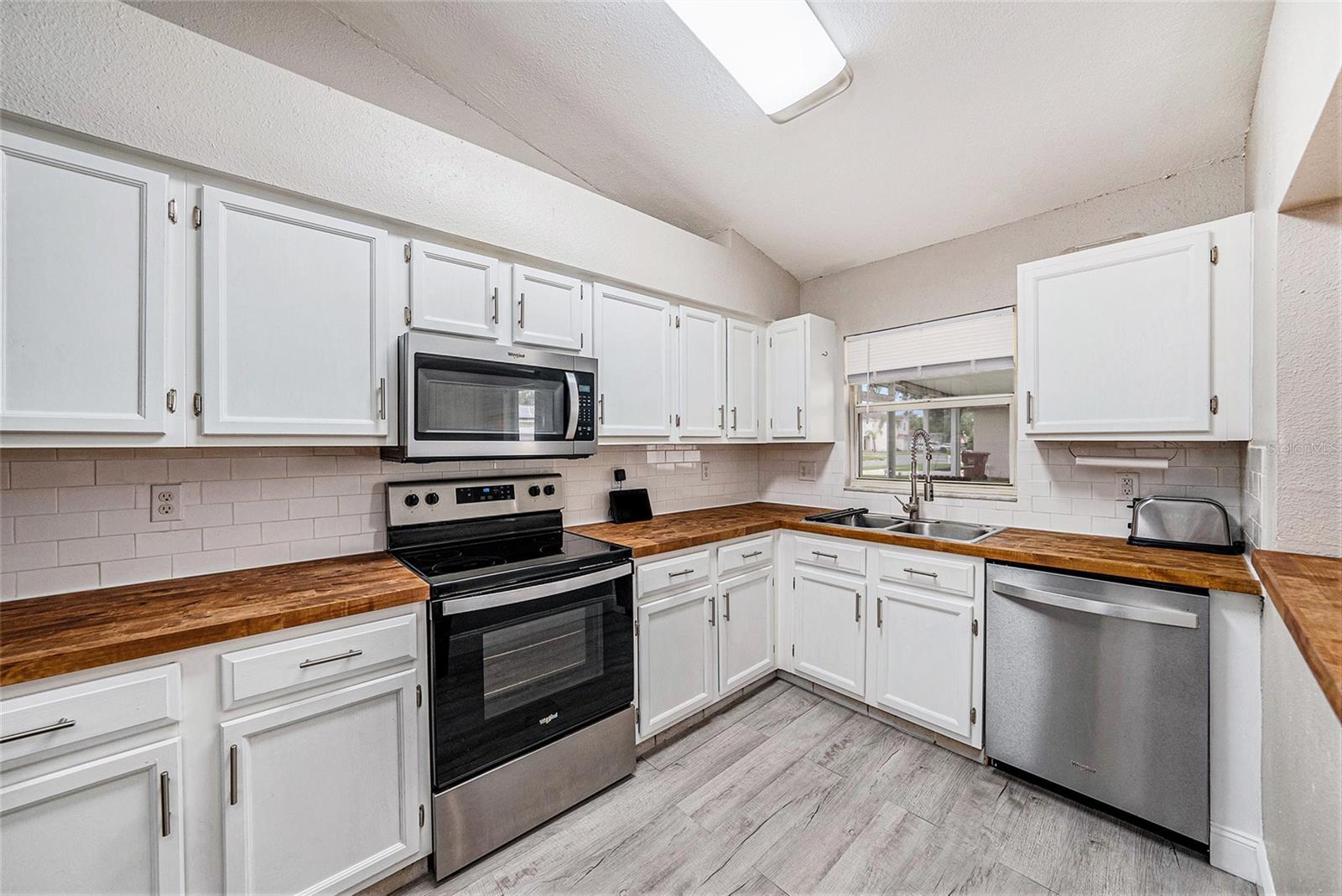 COUNTRY HILLS UNIT TWO C - Residential