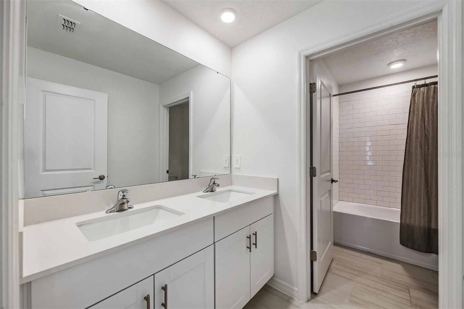 PARK EAST - Residential