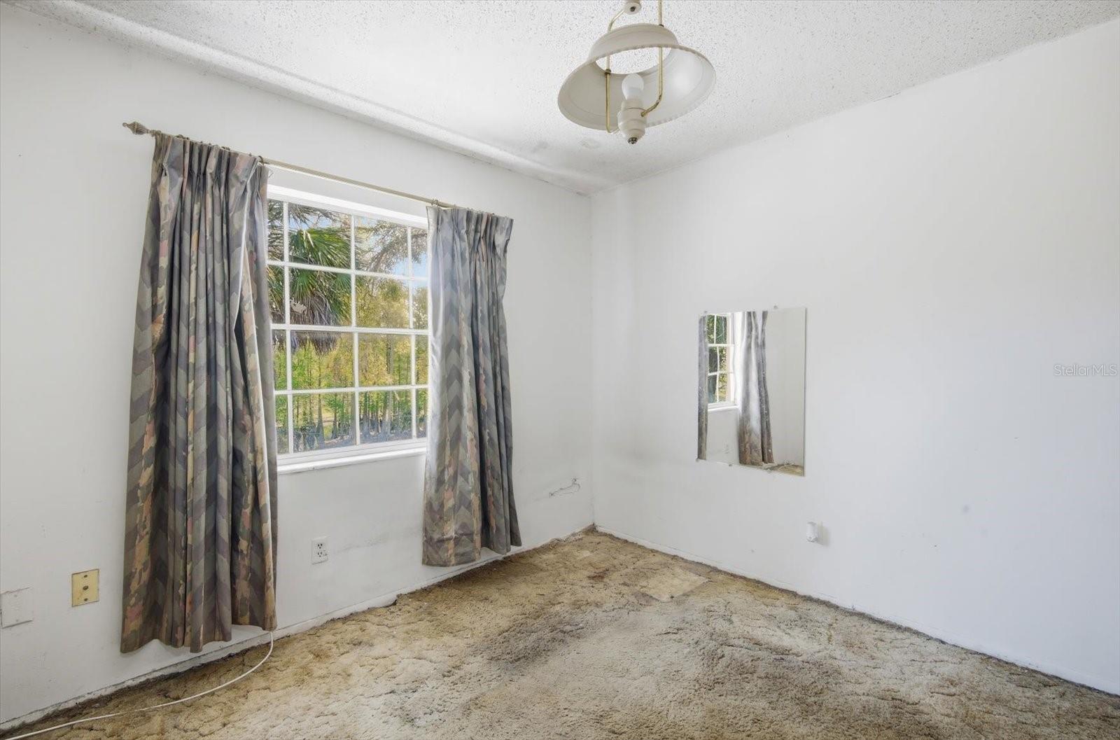 UNIVERSITY SQUARE UNIT 1 - Residential