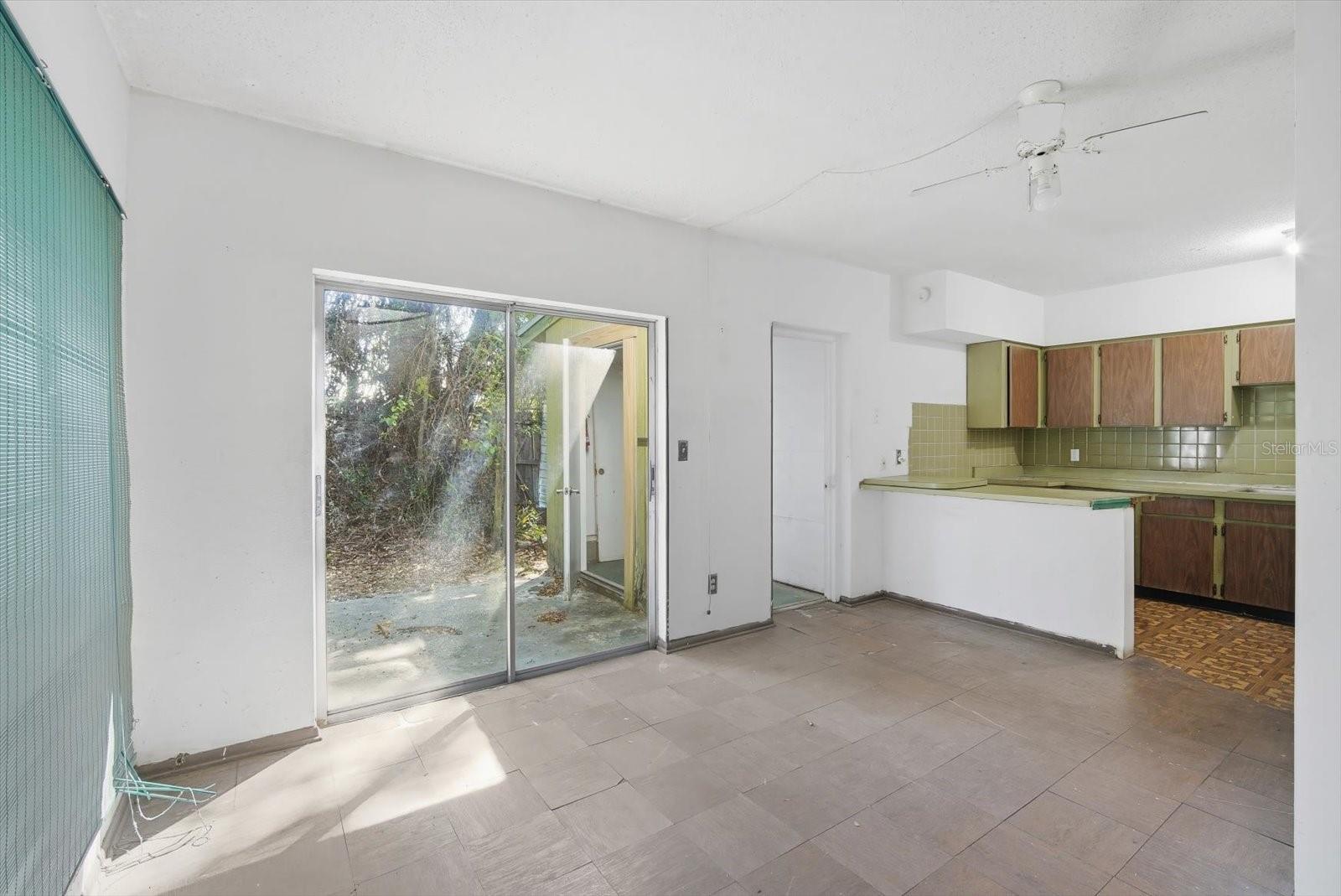 UNIVERSITY SQUARE UNIT 1 - Residential