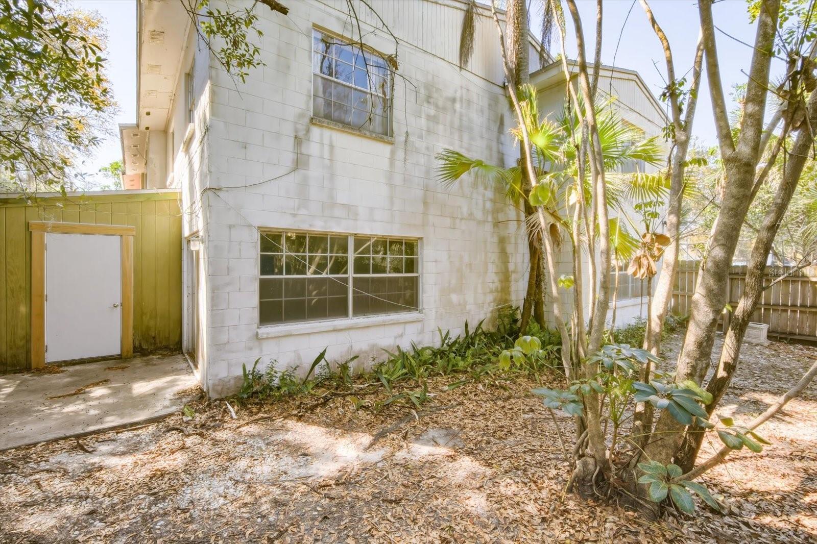 UNIVERSITY SQUARE UNIT 1 - Residential