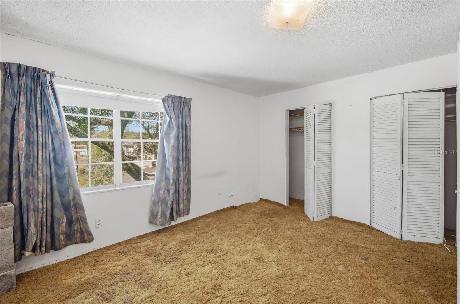 UNIVERSITY SQUARE UNIT 1 - Residential