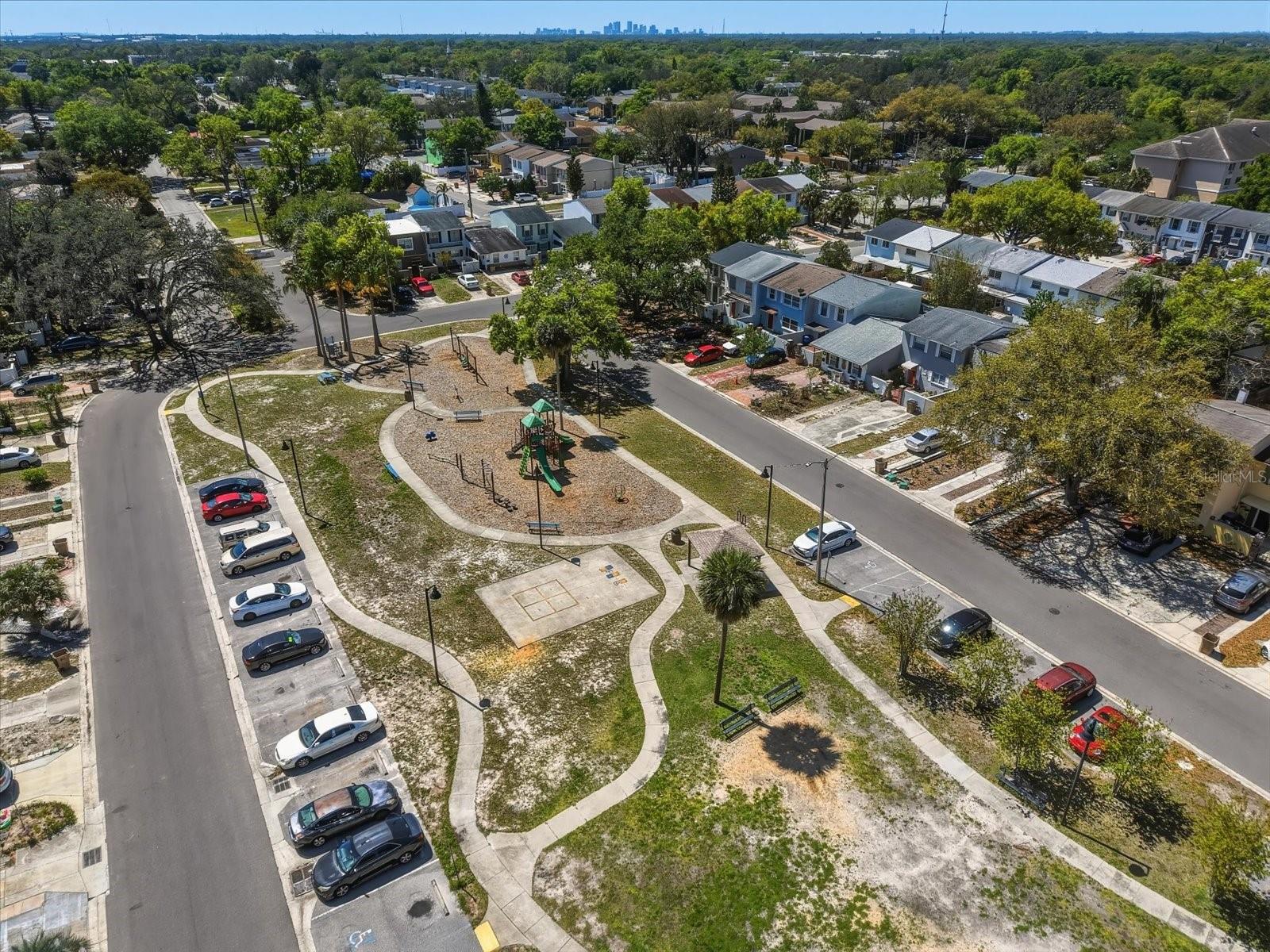 UNIVERSITY SQUARE UNIT 1 - Residential