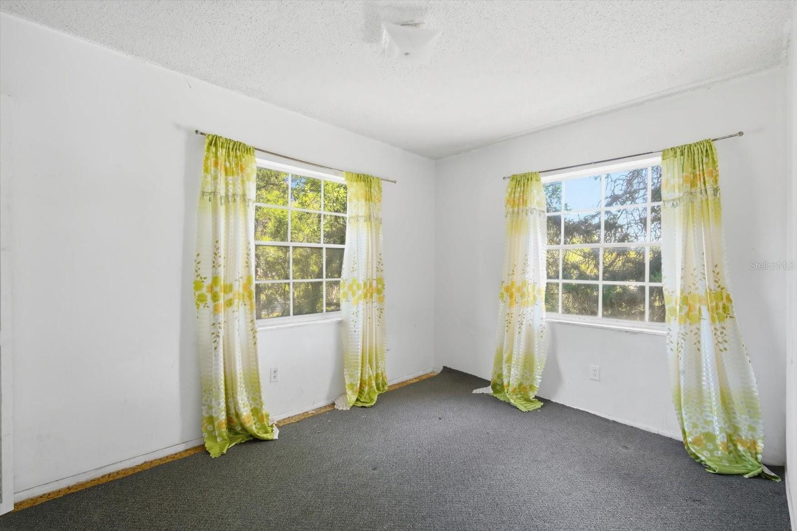 UNIVERSITY SQUARE UNIT 1 - Residential