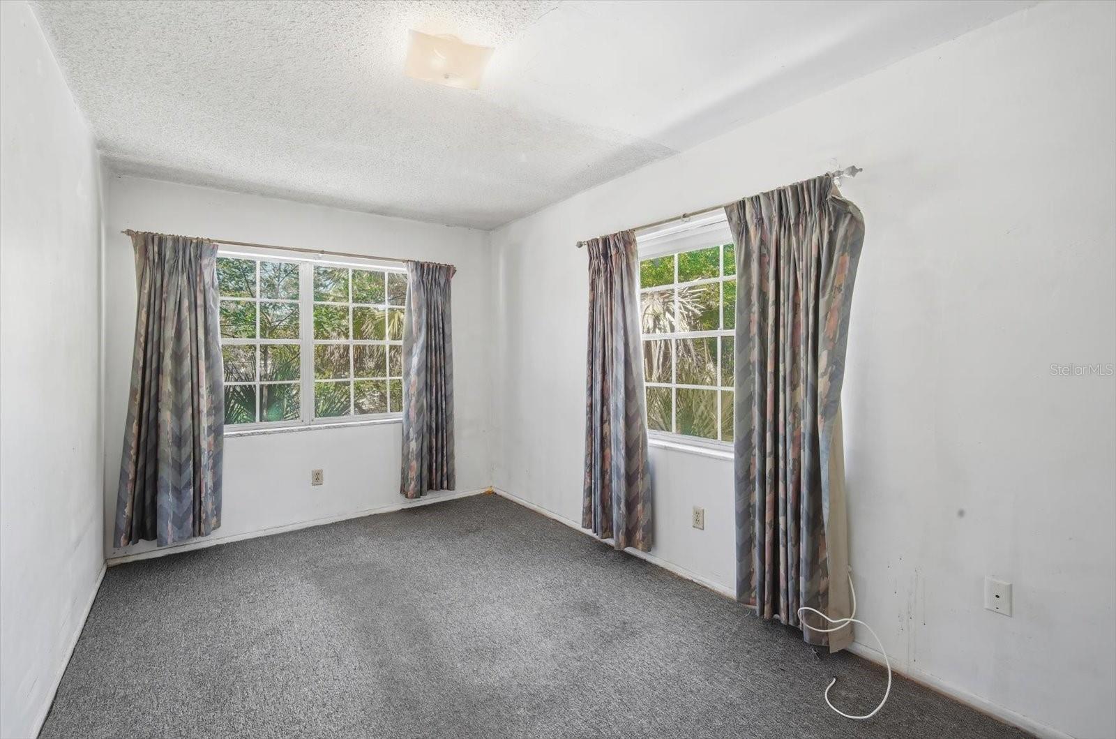 UNIVERSITY SQUARE UNIT 1 - Residential