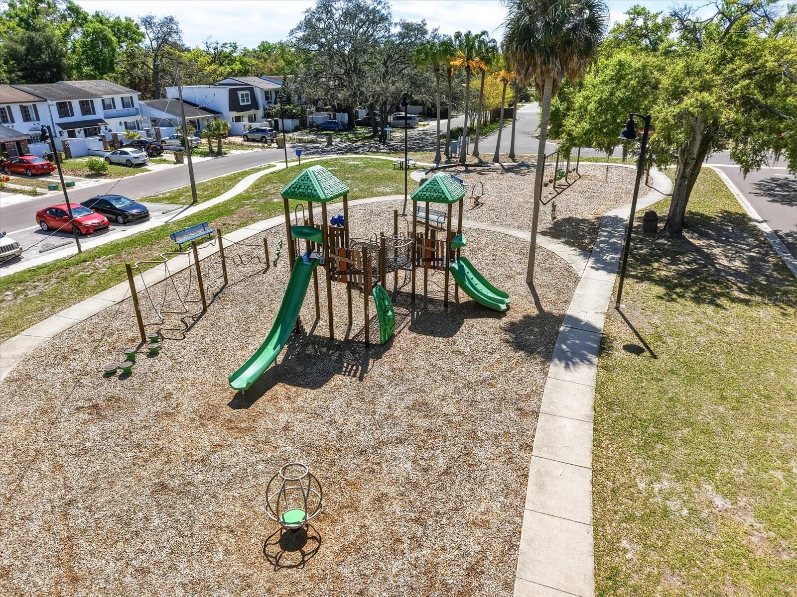 UNIVERSITY SQUARE UNIT 1 - Residential