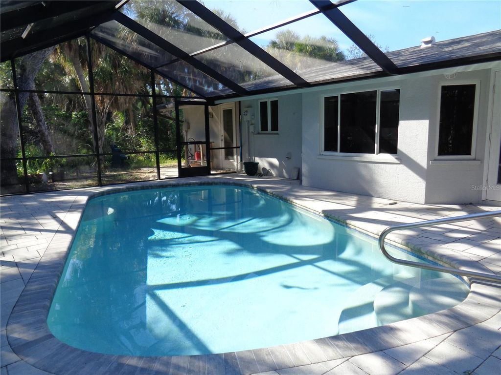 Photo of 4894 Oxford Drive, Sarasota, FL 34242 (MLS # A4668505)