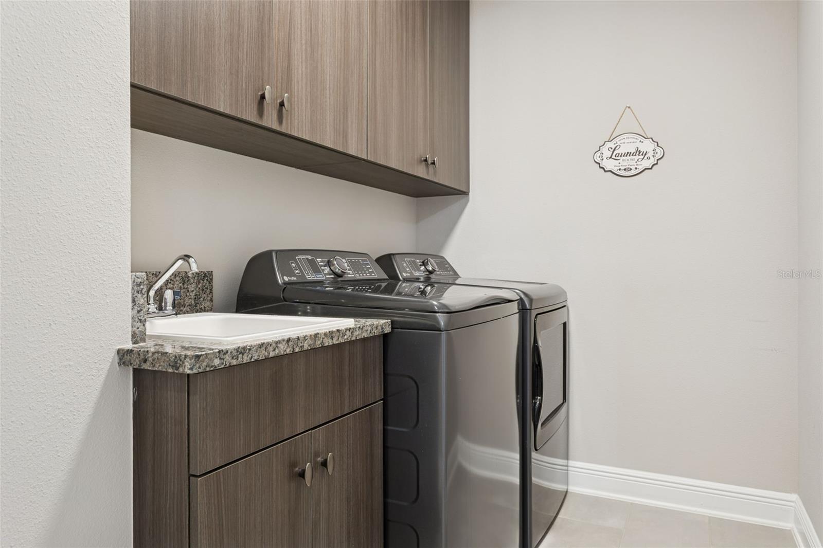 WHISPERING OAKS PRESERVE - Residential