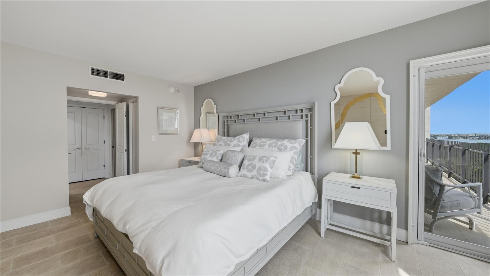 LIDO BEACH CLUB - Residential