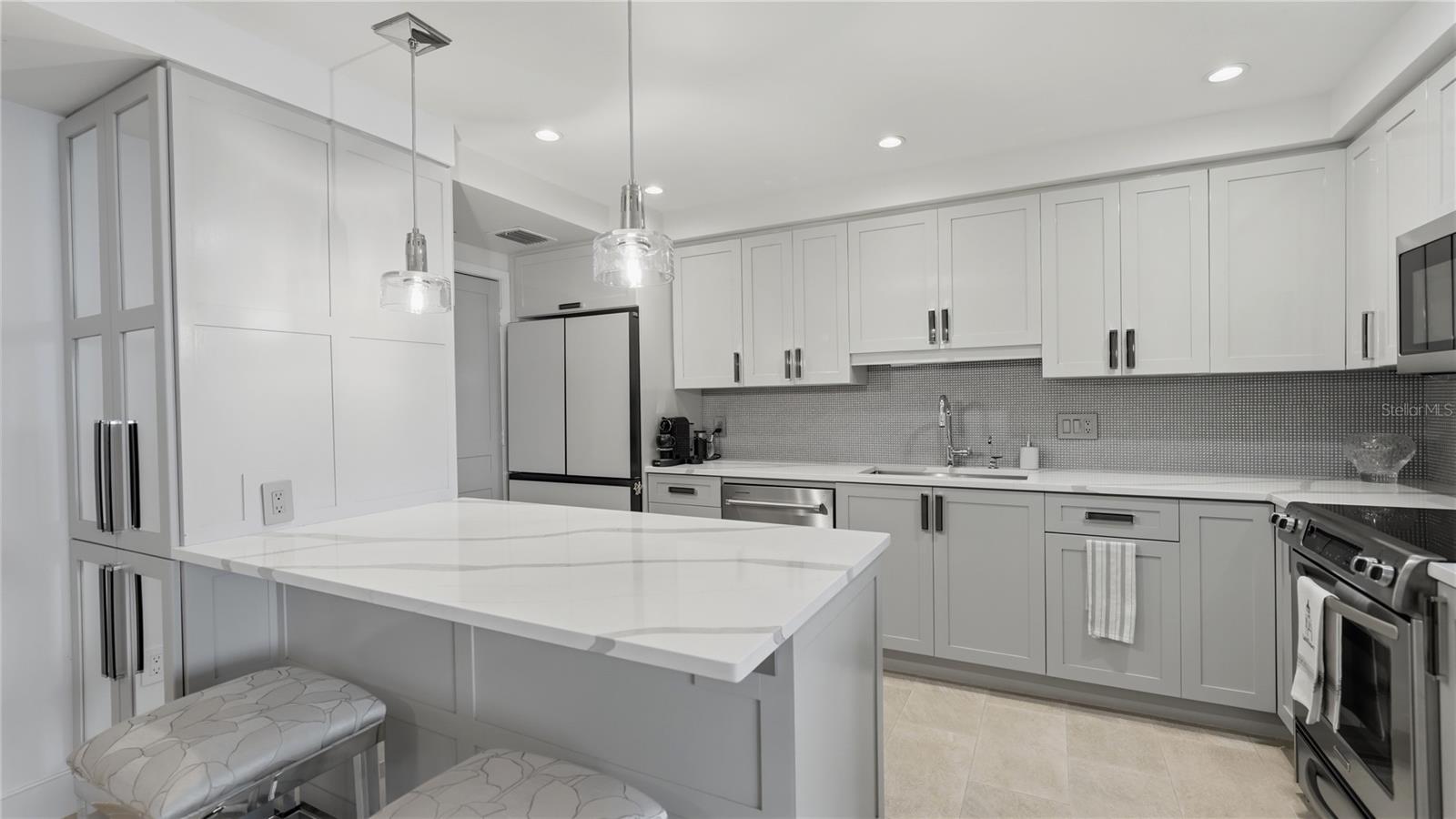 LIDO BEACH CLUB - Residential