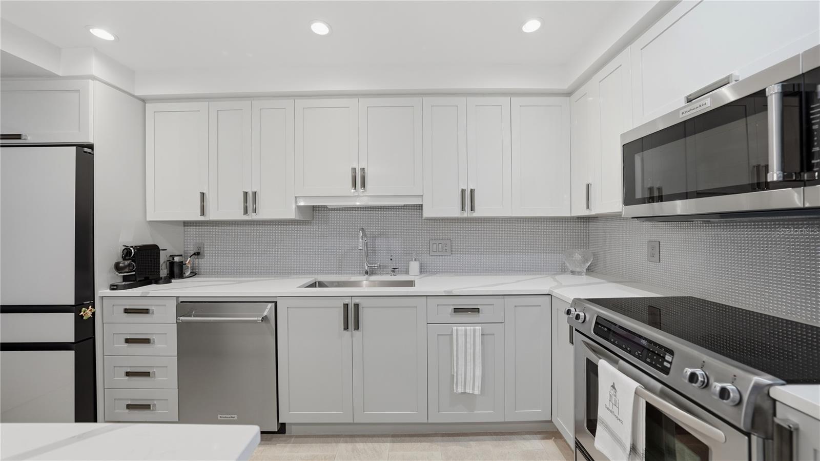 LIDO BEACH CLUB - Residential