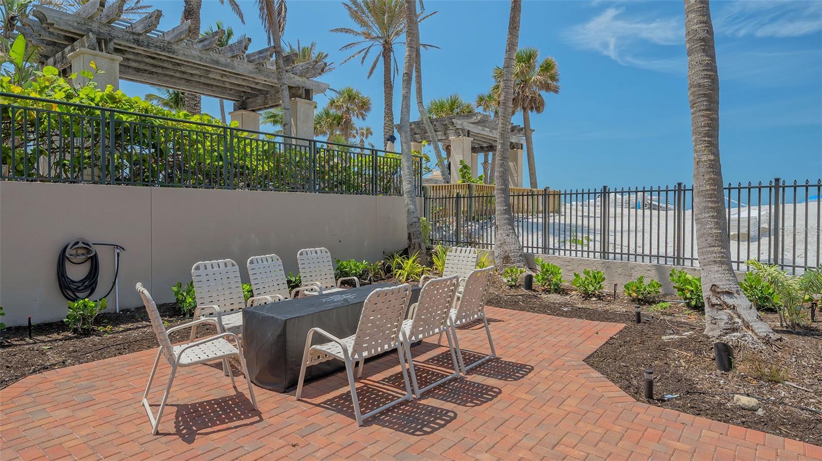 LIDO BEACH CLUB - Residential