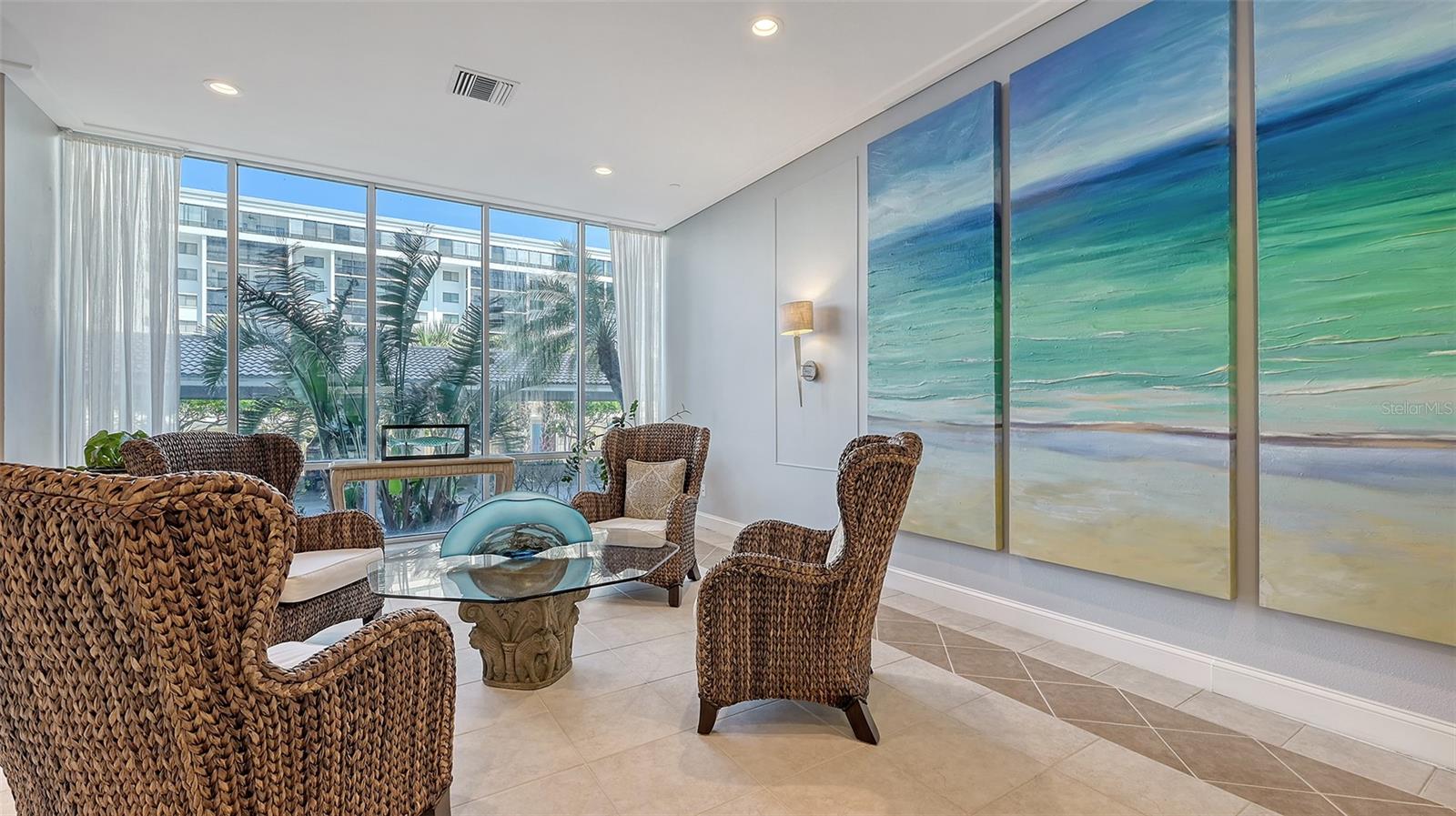 LIDO BEACH CLUB - Residential