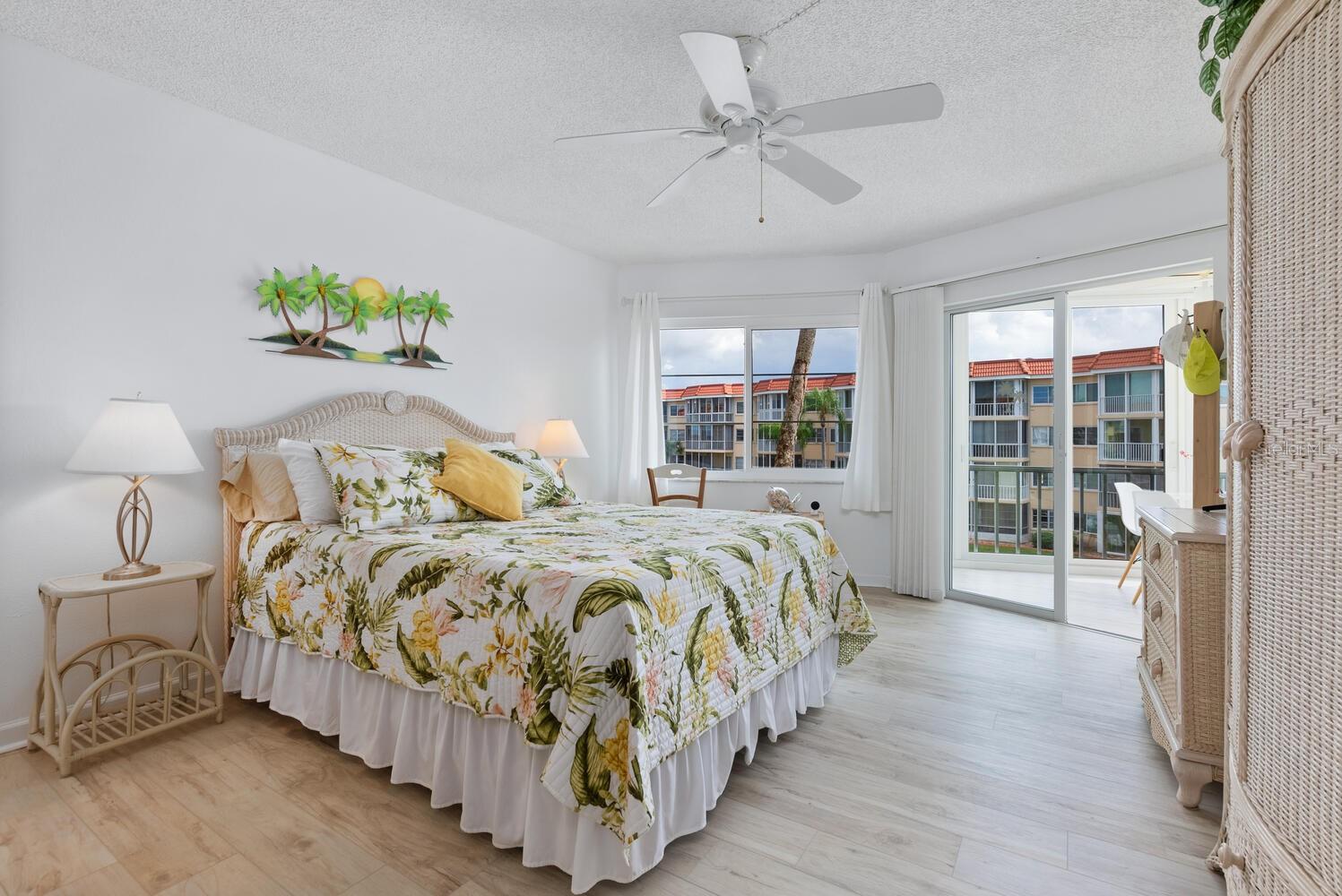 SIESTA HARBOR II - Residential