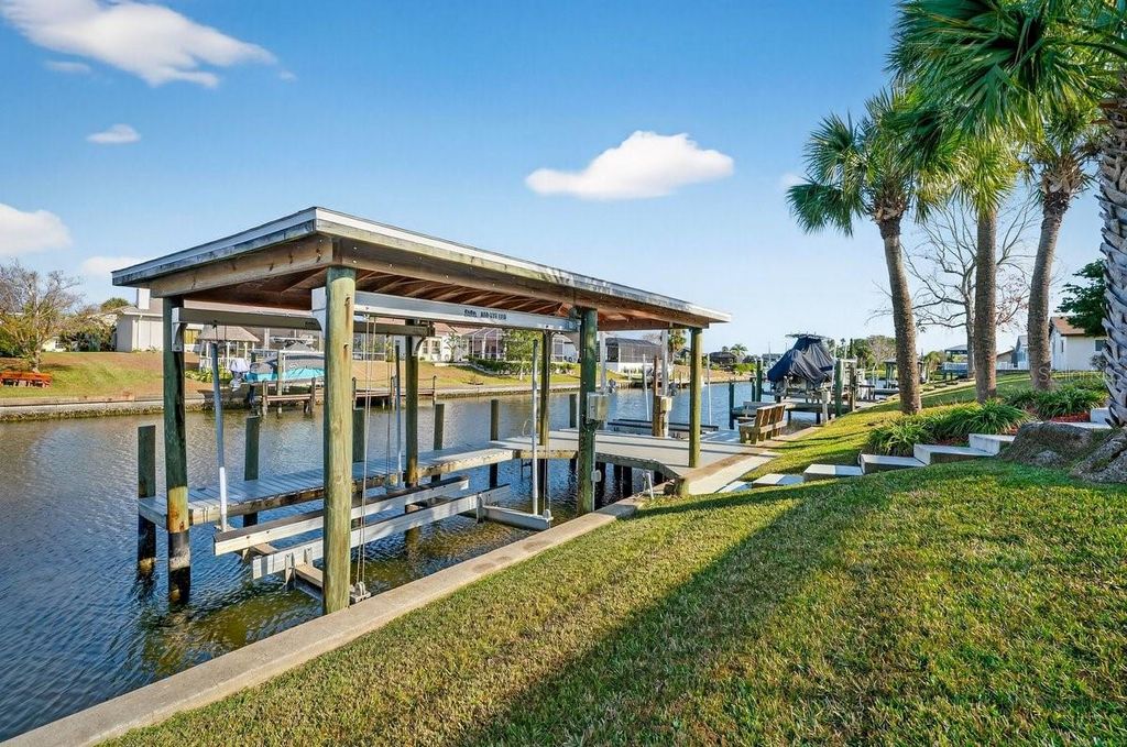 Photo of 10 Fleming Court, Palm Coast, FL 32137 (MLS # FC315193)