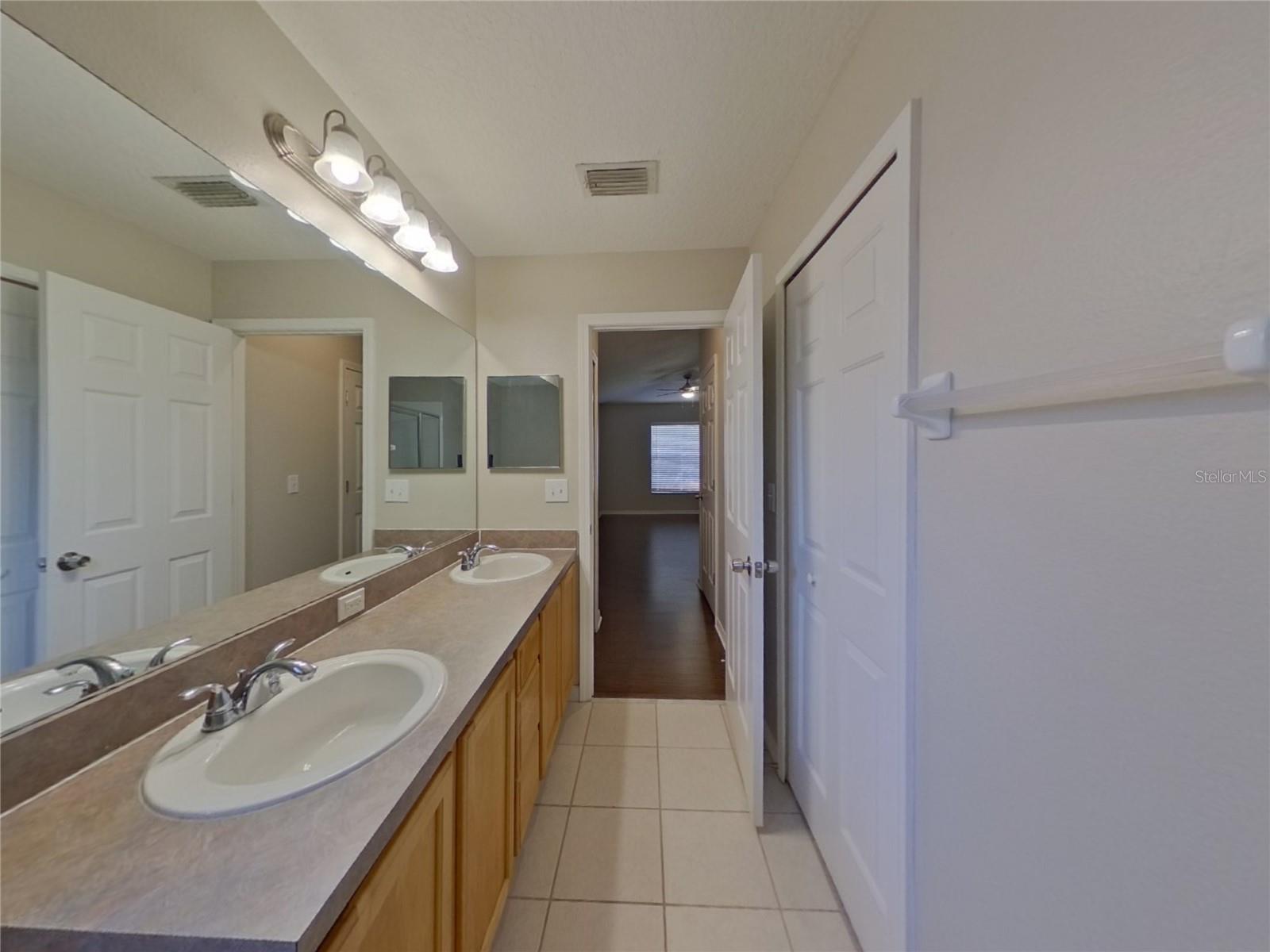 BRIDGEWATER PH 04 - Residential Lease