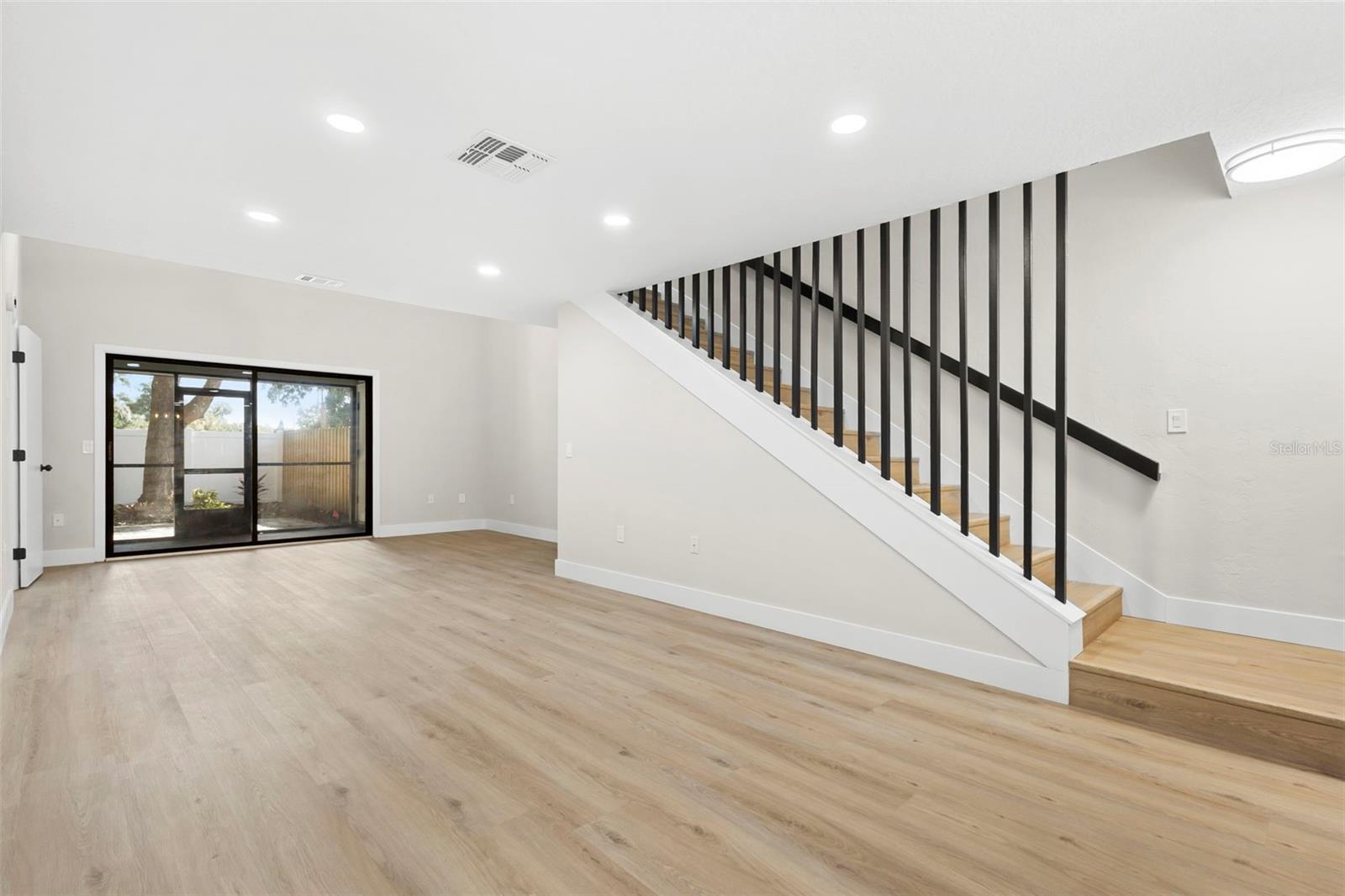 CODRINGTONS BLK 17 DELAND - Residential Lease