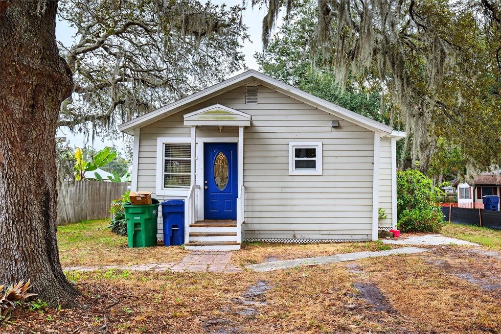 Photo of 8917 N Willow Avenue, Tampa, FL 33604 (MLS # O6372960)