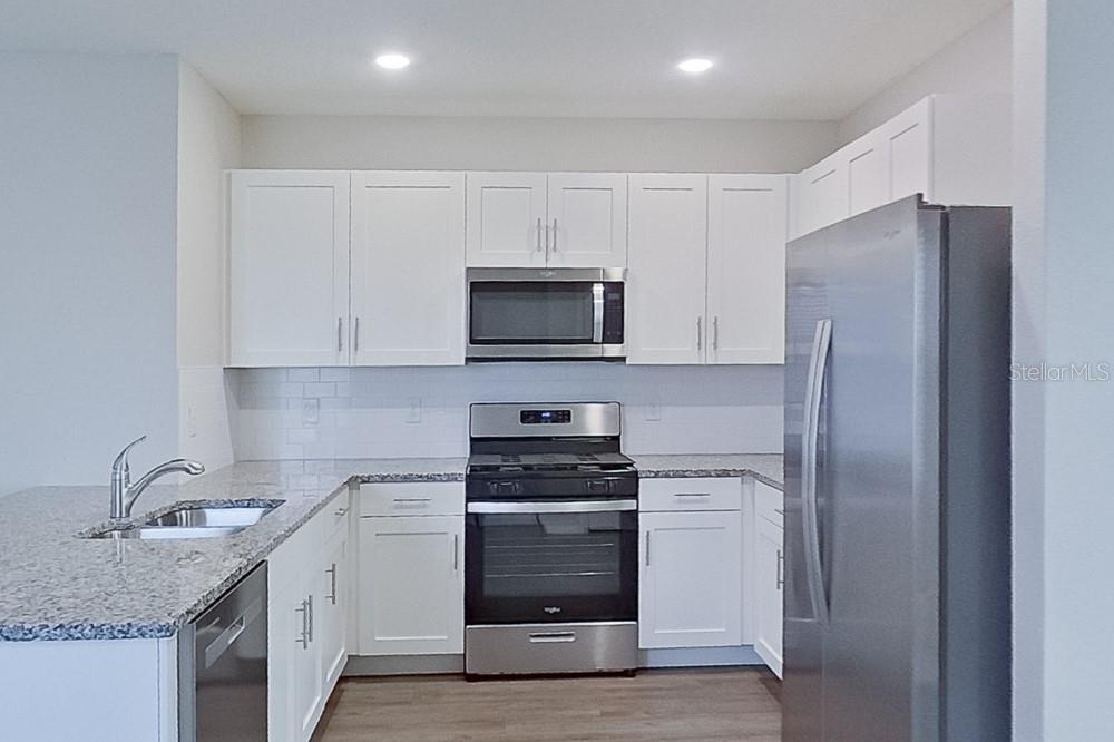 LAKE GRIFFIN RESERVE - Residential Lease