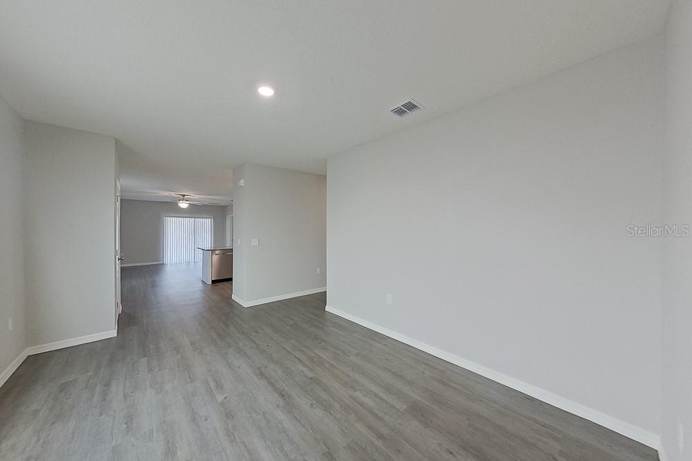 LAKE GRIFFIN RESERVE - Residential Lease