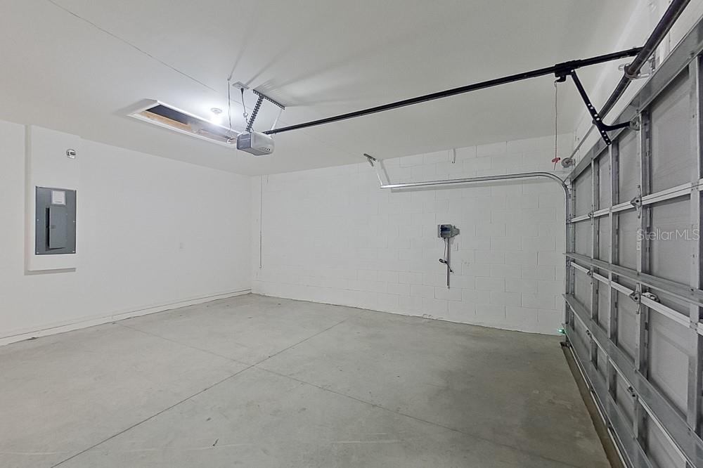 LAKE GRIFFIN RESERVE - Residential Lease