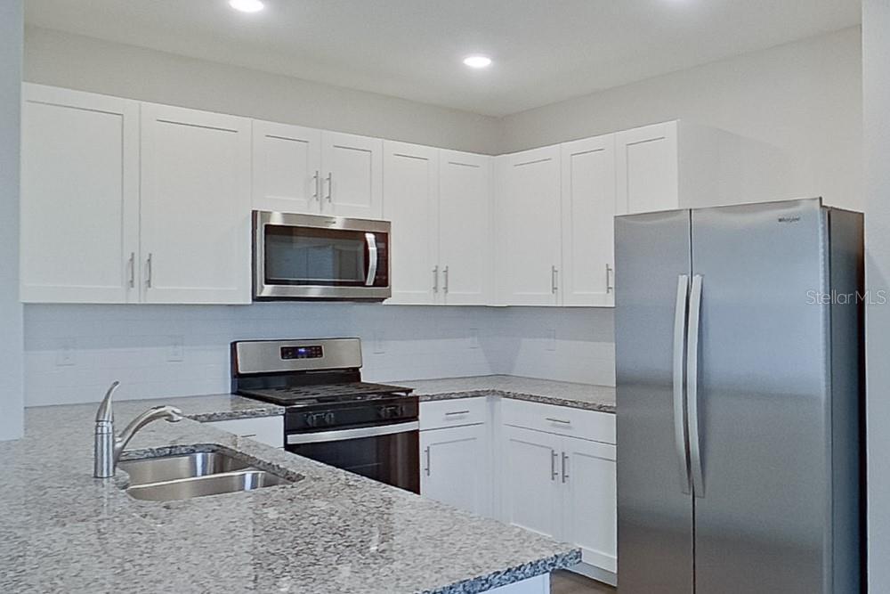 LAKE GRIFFIN RESERVE - Residential Lease