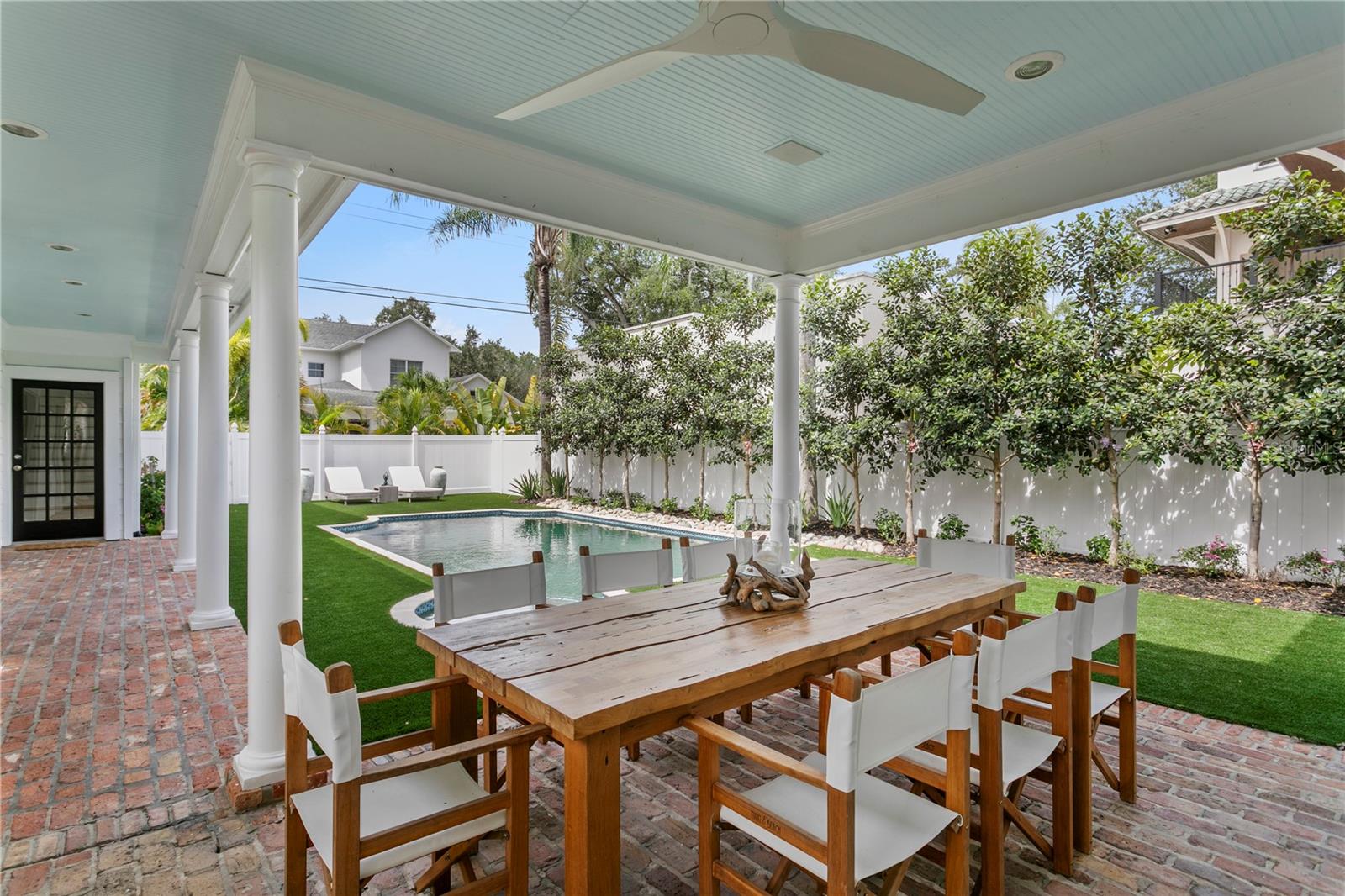 2523 W SUNSET DRIVE