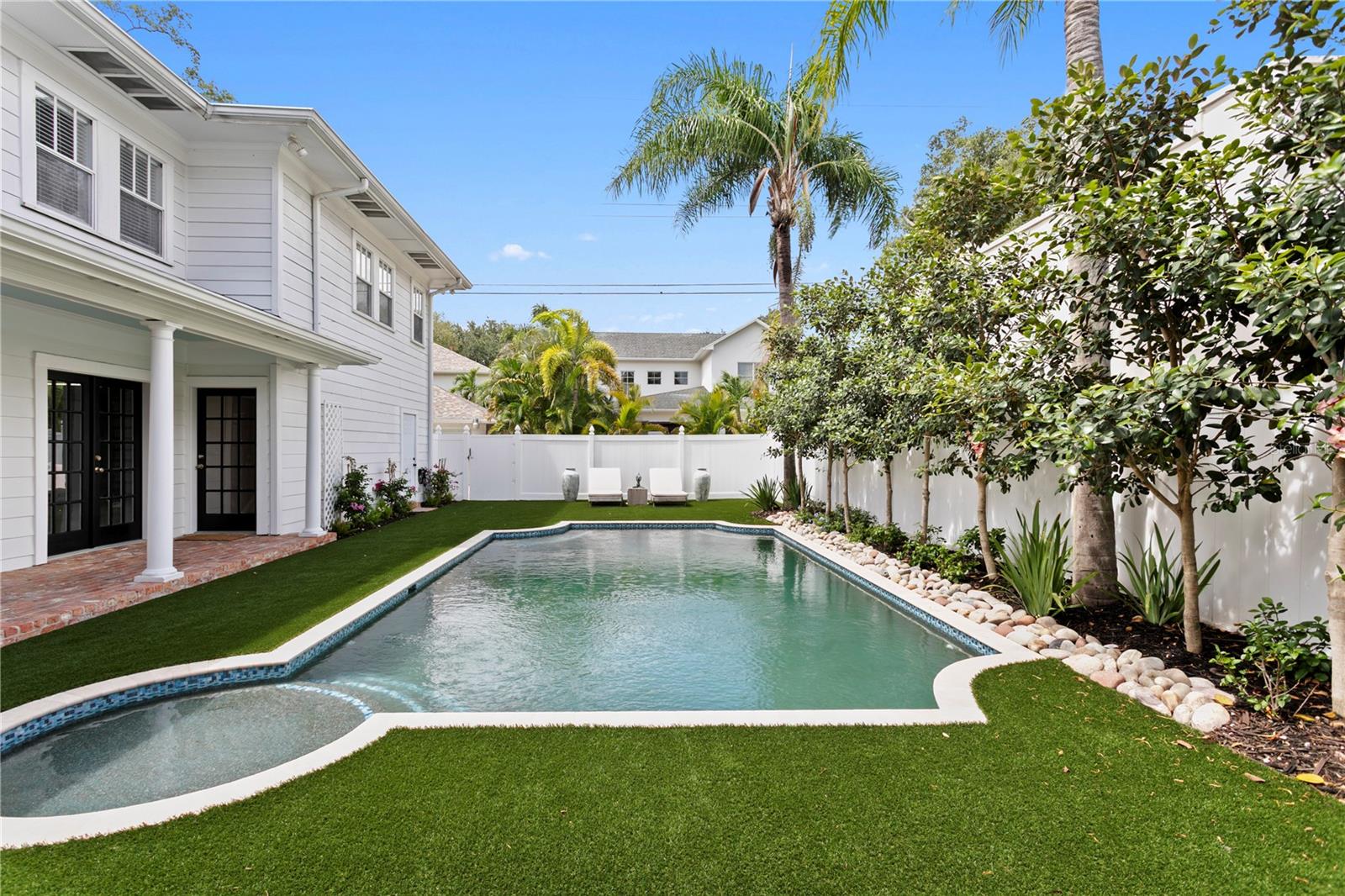 2523 W SUNSET DRIVE