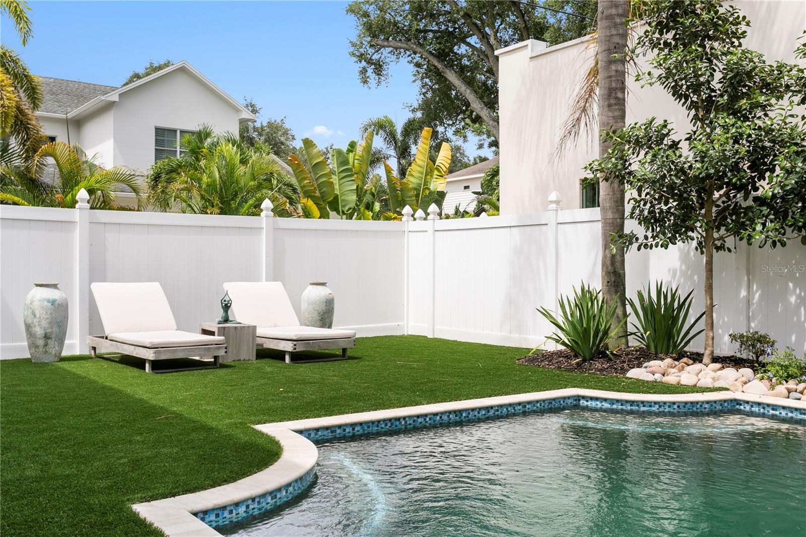 2523 W SUNSET DRIVE