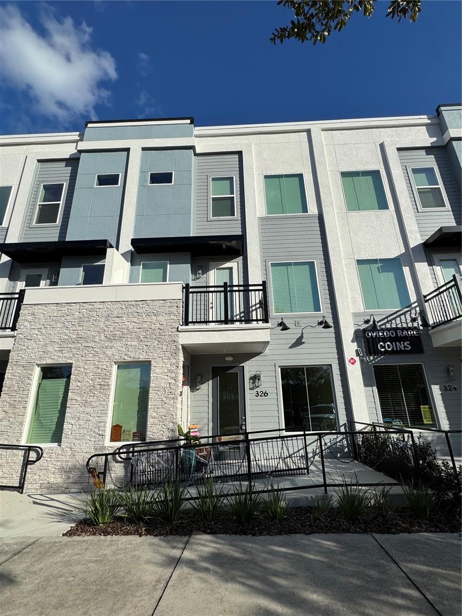 TOWNHOMES AT CITY PLACE - Commercial Lease