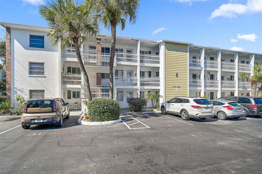 Photo of 5940 Easy Street #K31, Bradenton, FL 34207 (MLS # A4701420)