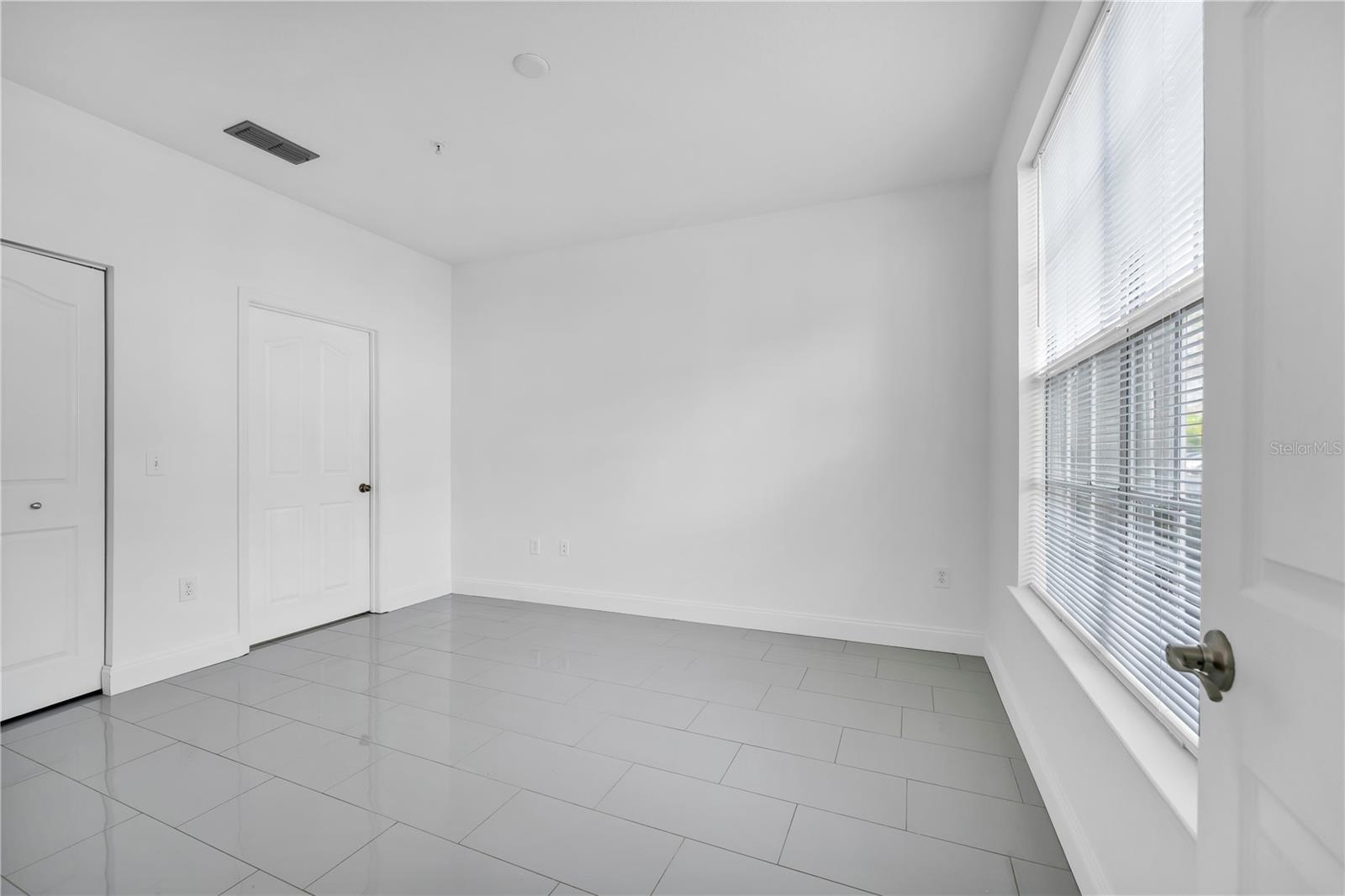 DISCOVERY PALMS - Residential Lease