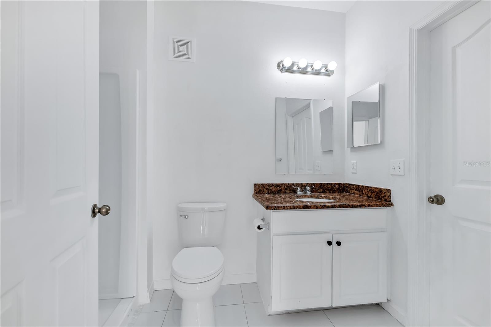 DISCOVERY PALMS - Residential Lease