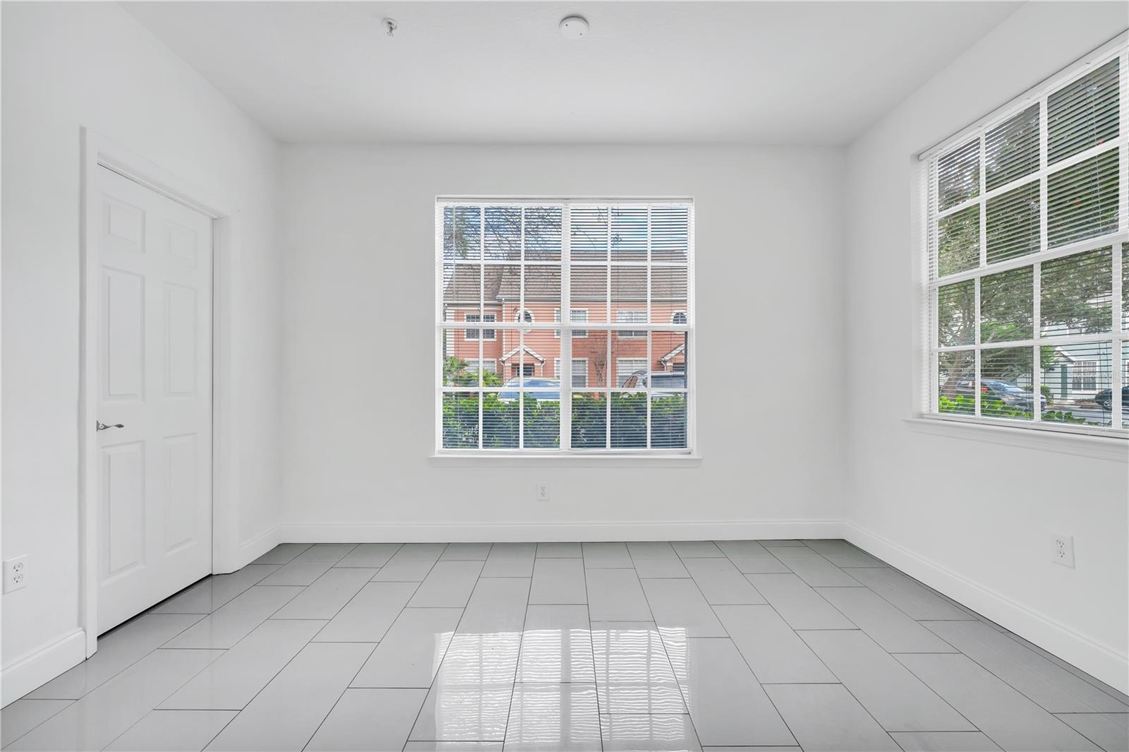 DISCOVERY PALMS - Residential Lease