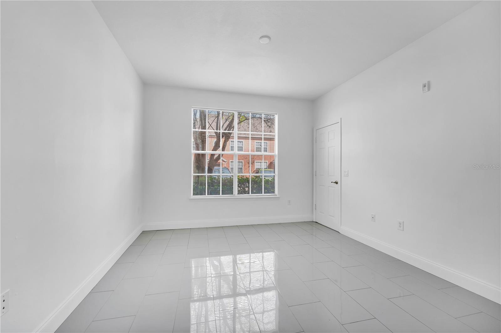 DISCOVERY PALMS - Residential Lease