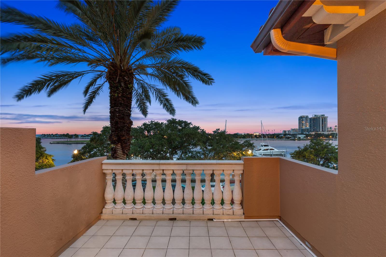 VINOY PLACE CONDO - Residential